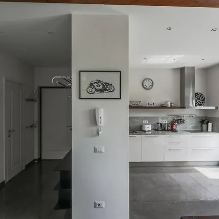 Semesterbostad Elena *