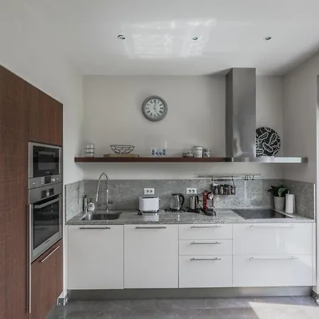 Elena Semesterbostad