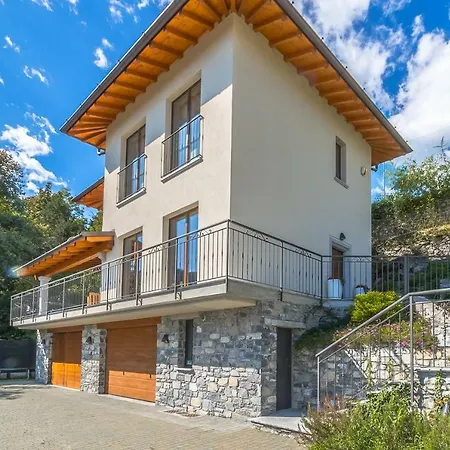 Semesterbostad Elena *