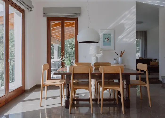 Elena メナッジョ